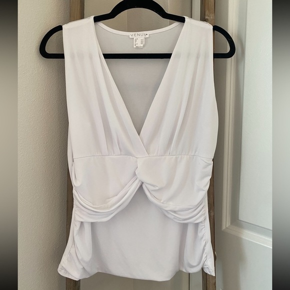 VENUS Tops - NWOT - VENUS White Sleeveless Top - Size Large
